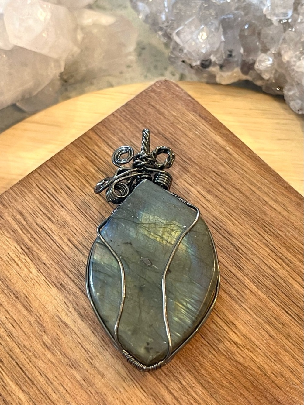 🌑Gun Metal Wire Wrapped Rainbow Labradorite Artisan Pendant🌑 - Picture 3 of 5